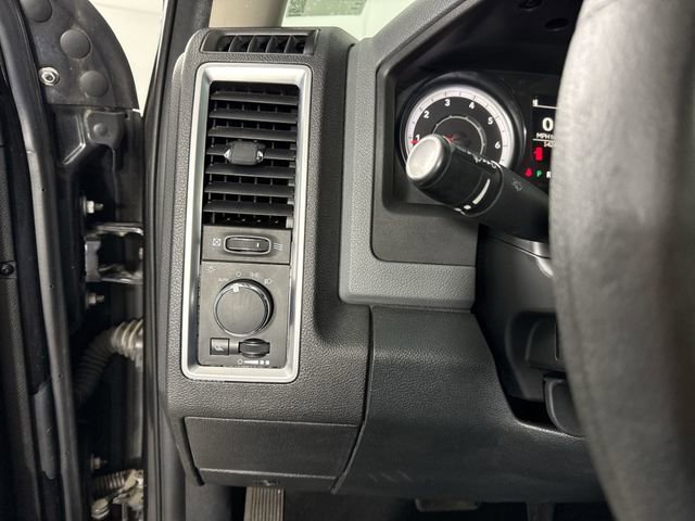 Used 2017 RAM 1500 Classic SLT AWD/4WD image 14