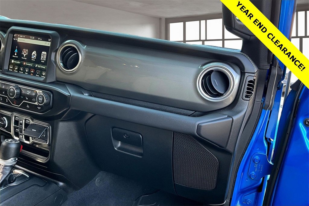 Used 2022 Jeep Wrangler Unlimited Sahara w/ Cold Weather Group image 17