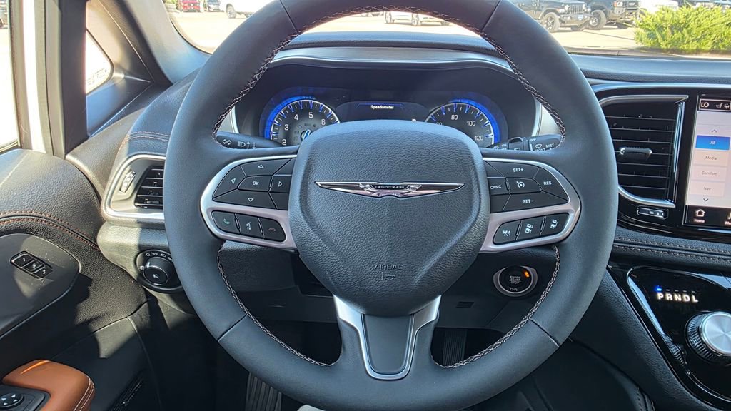New 2026 Chrysler Pacifica Pinnacle image 32