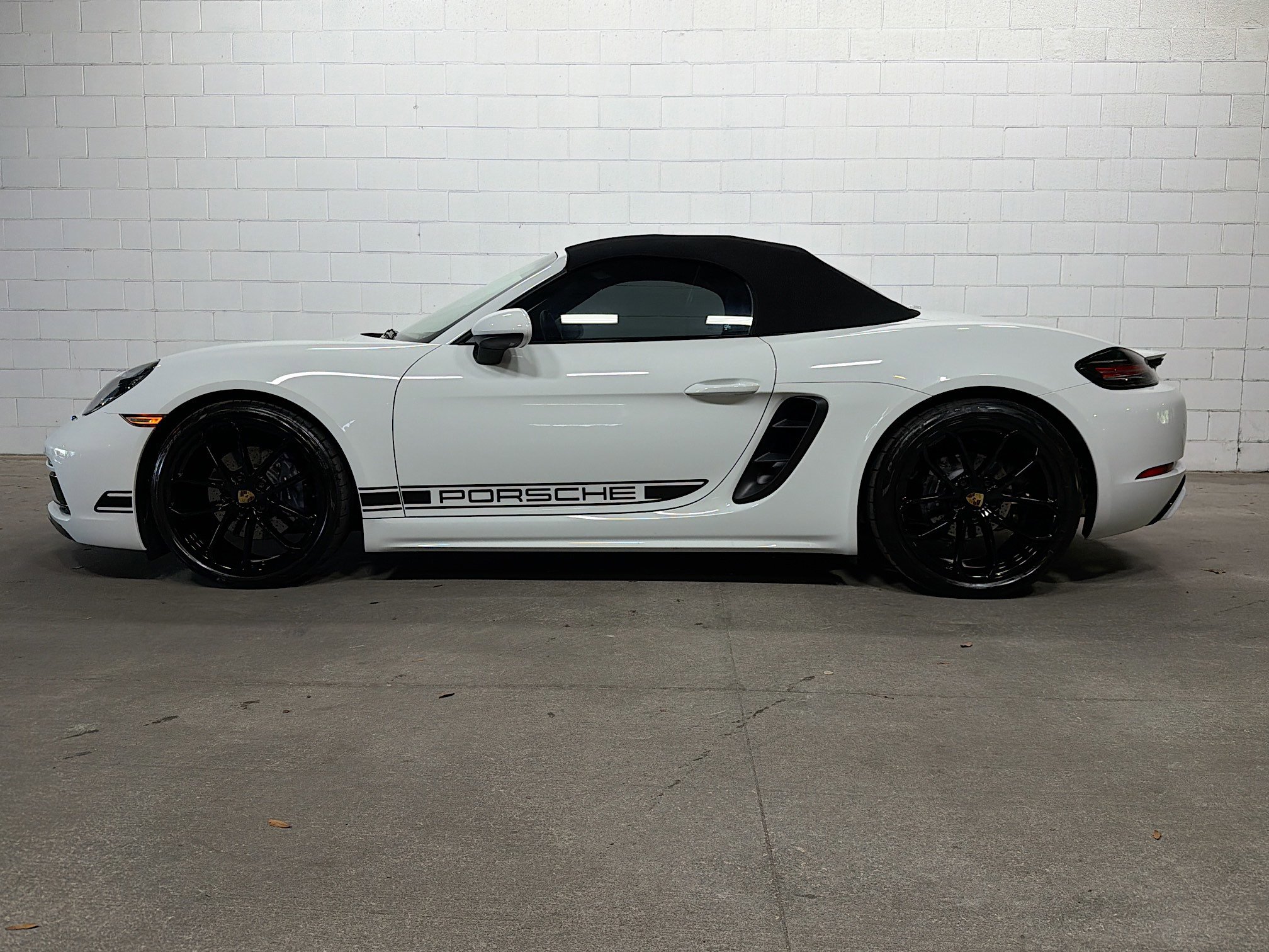 Certified 2025 Porsche 718 Boxster RWD image 2