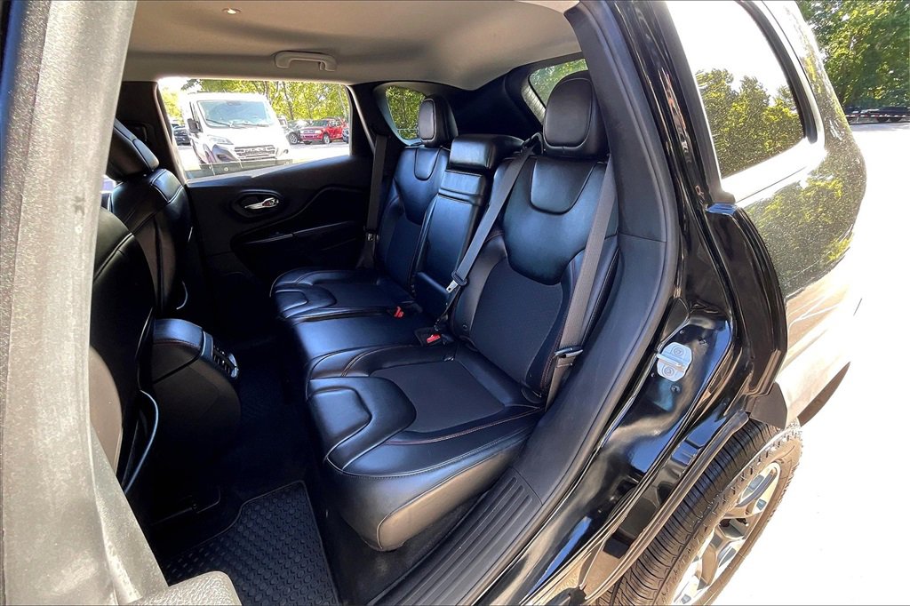 Used 2019 Jeep Cherokee Trailhawk w/ Cold Weather Group image 21