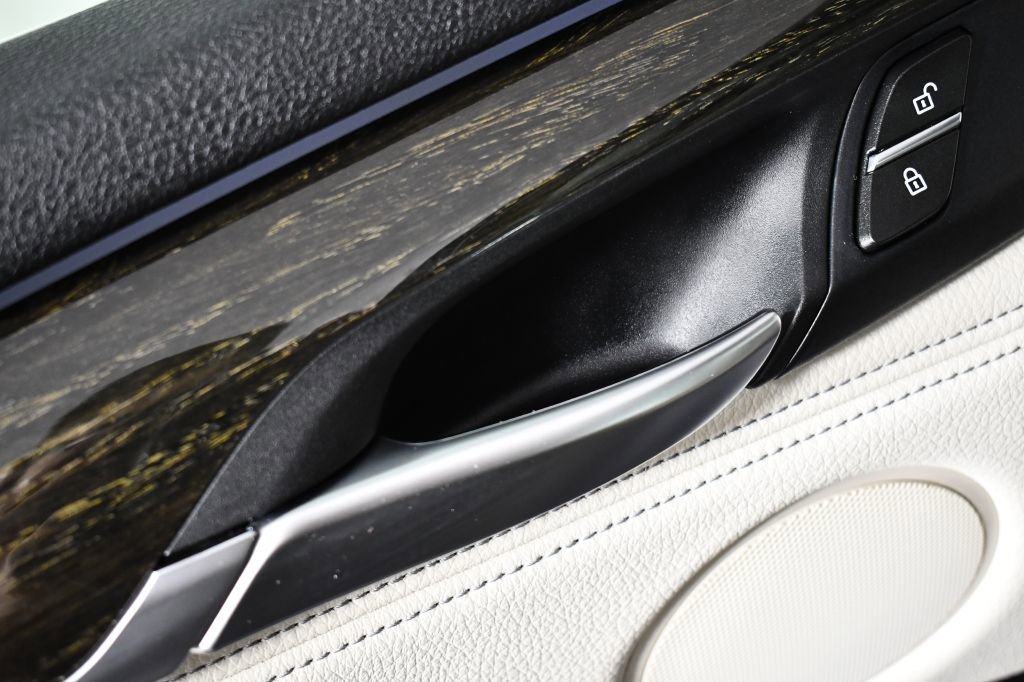 Used 2018 BMW X5 xDrive40e w/ Driving Assistance Package image 36