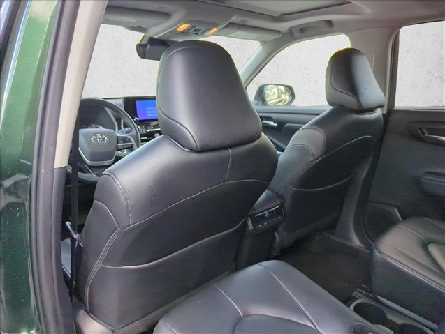 Used 2025 Toyota Highlander XLE AWD/4WD image 24