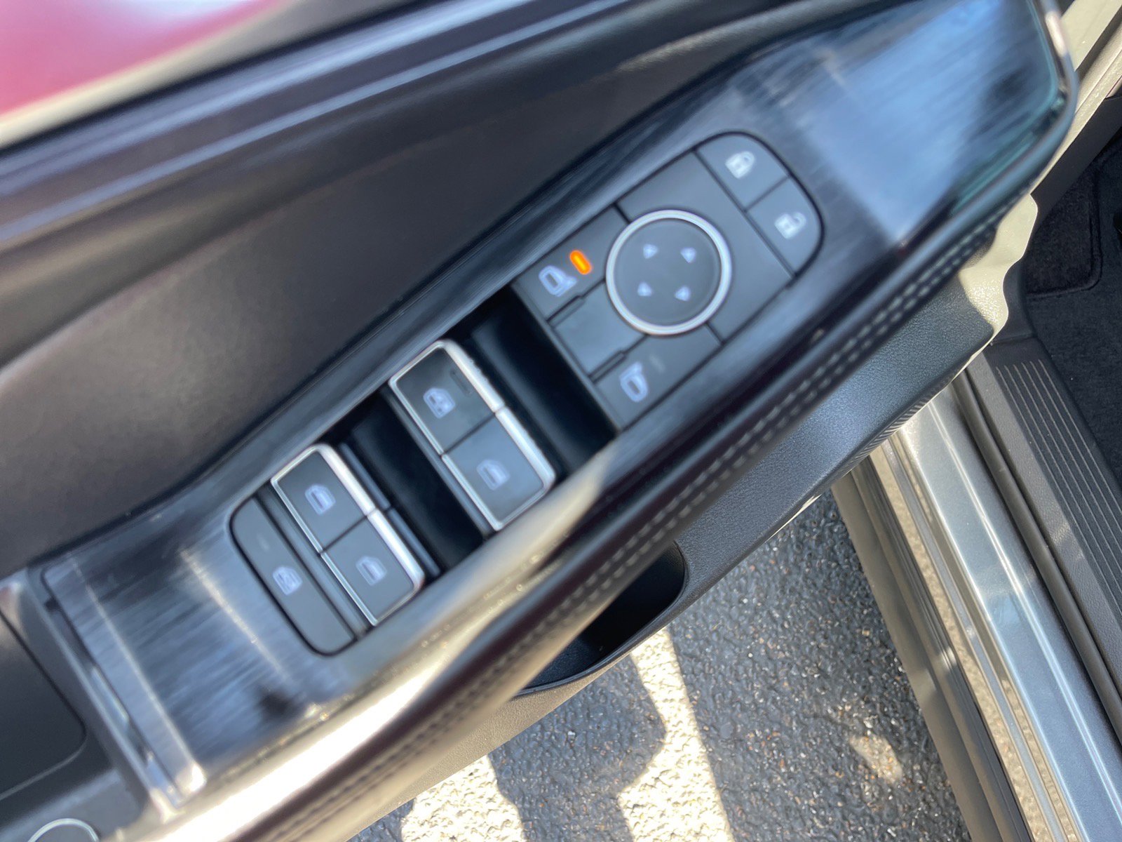 Used 2023 Nissan Rogue SL AWD/4WD image 8