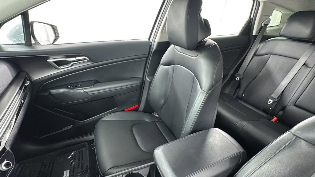 Used 2026 Kia Sportage EX image 13