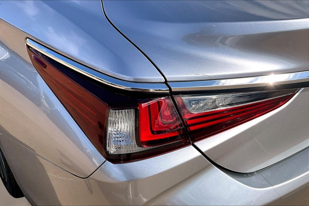 Used 2025 Lexus ES 350 w/ Premium Package FWD image 32