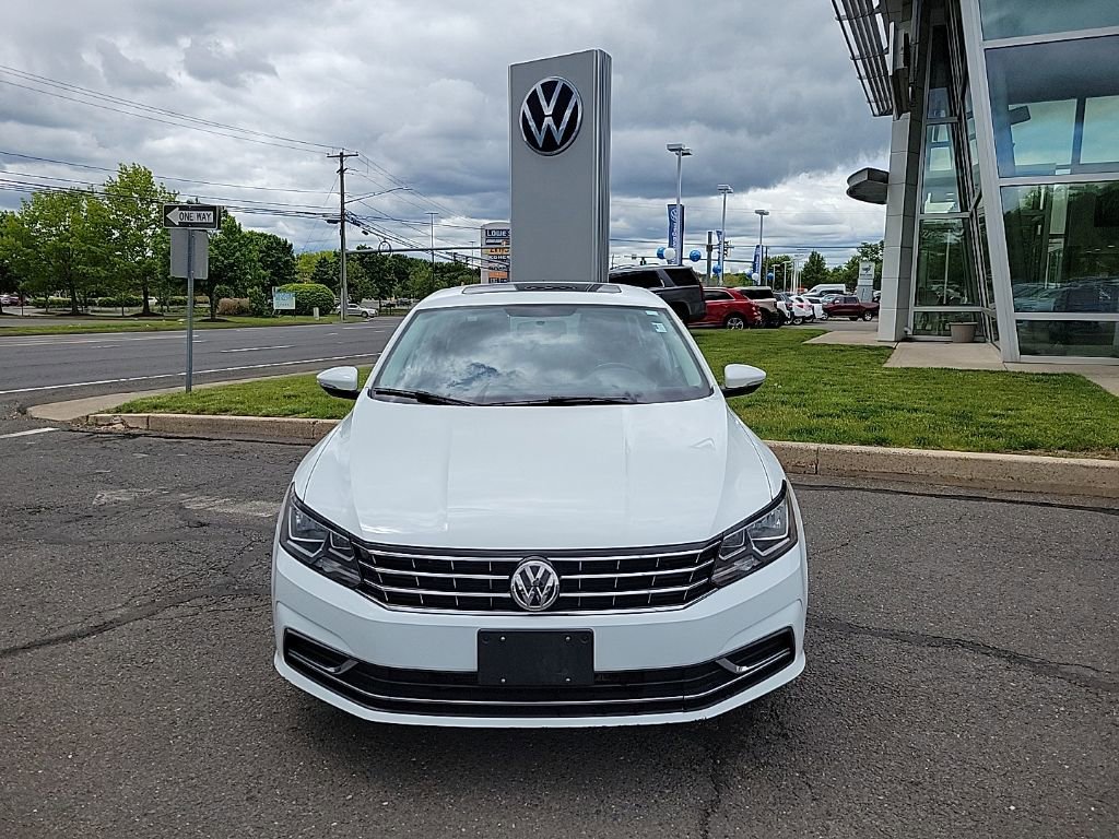 Used 2018 Volkswagen Passat 2.0T SE FWD image 1