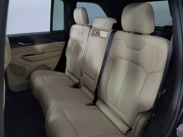 Used 2023 Jeep Grand Cherokee Limited AWD/4WD image 17