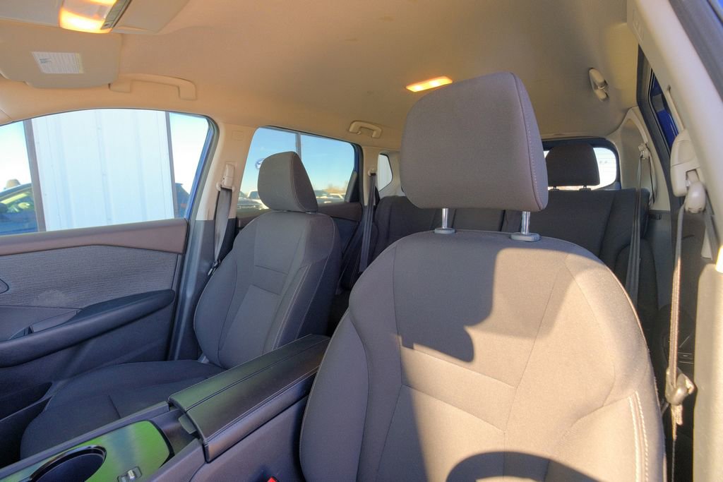 Used 2023 Nissan Rogue S image 26