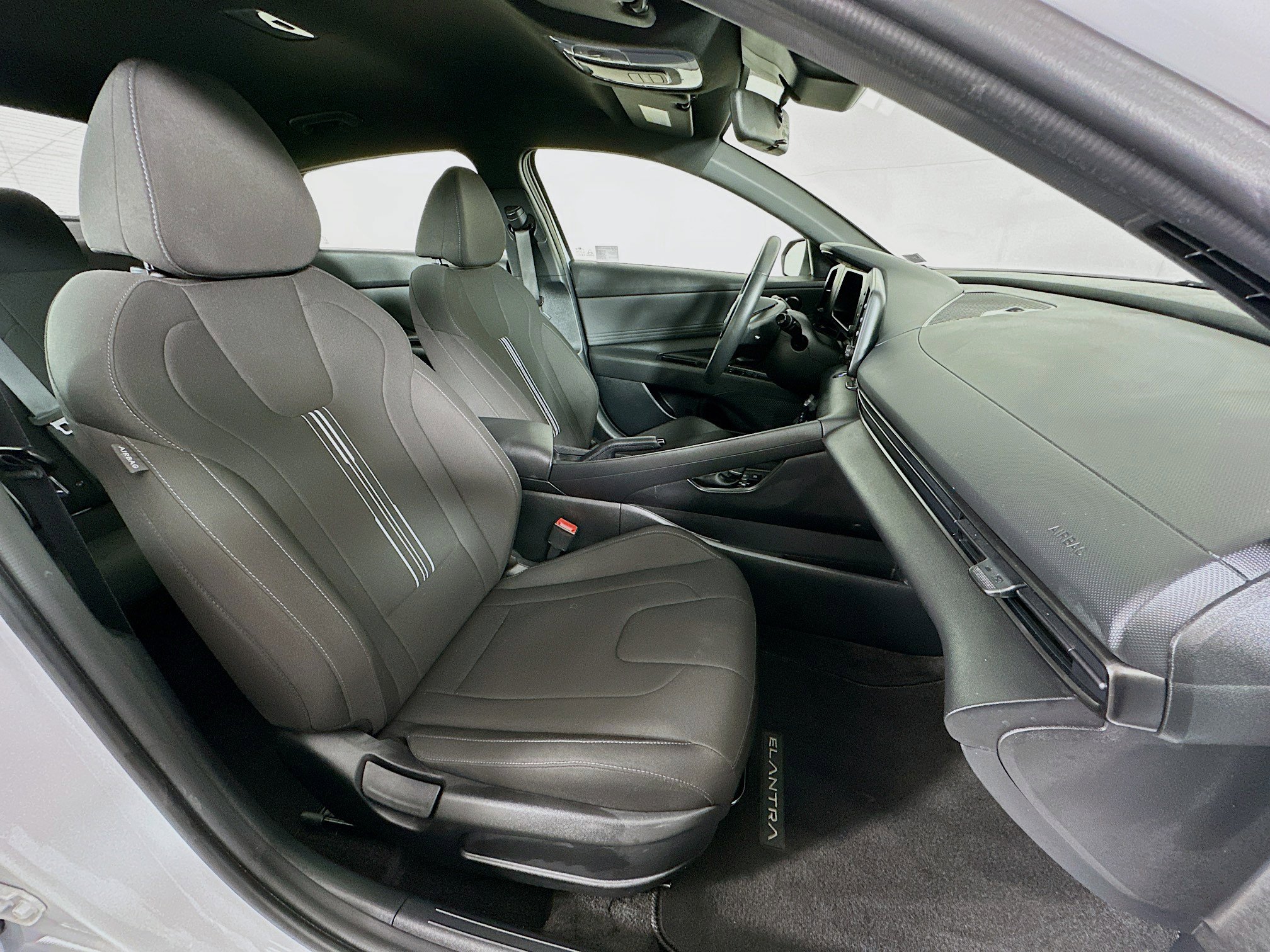 Used 2025 Hyundai Elantra Sport image 29