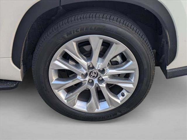 Used 2021 Toyota Highlander Limited FWD image 9