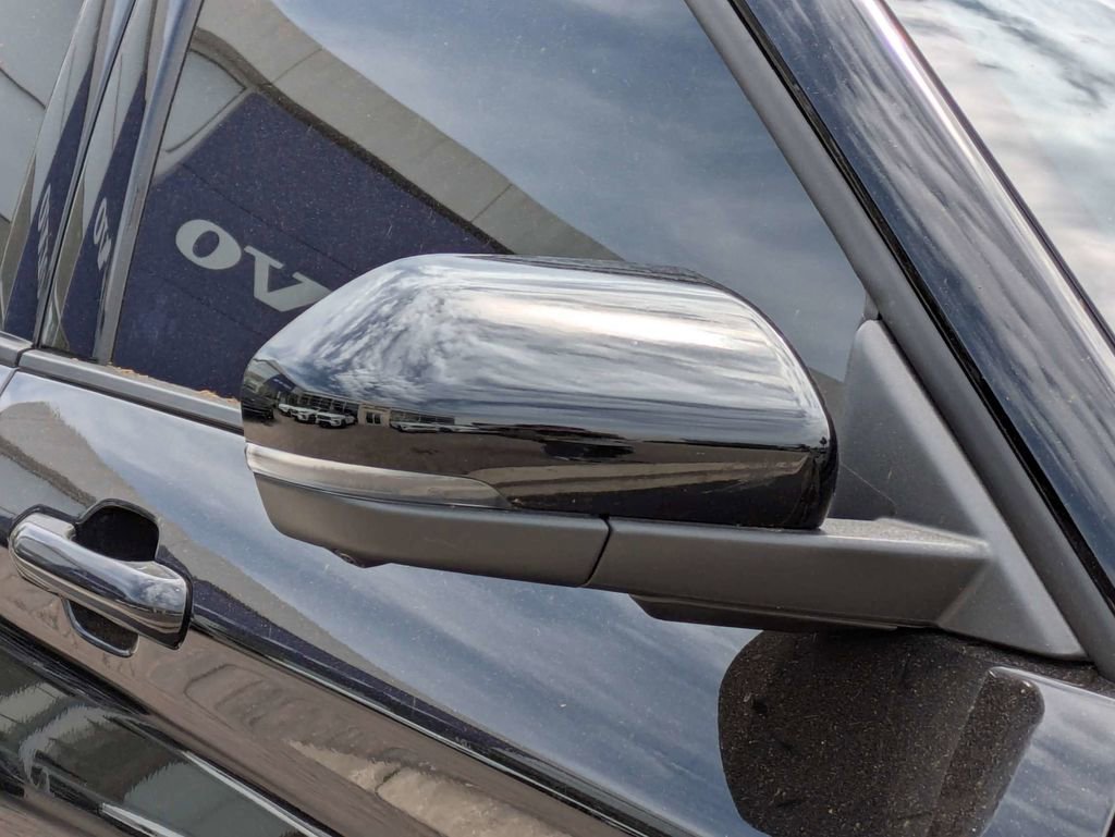 Used 2025 Ford Explorer ST image 12