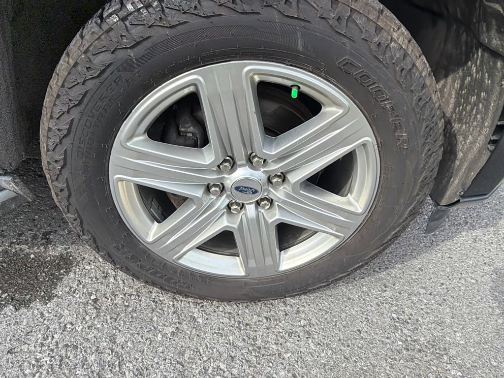 Used 2019 Ford Expedition XLT w/ Equipment Group 202A AWD/4WD image 14