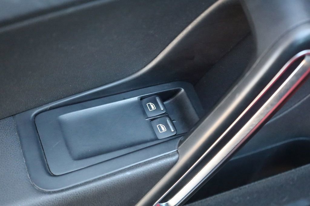 Used 2014 Volkswagen Beetle 1.8T image 28