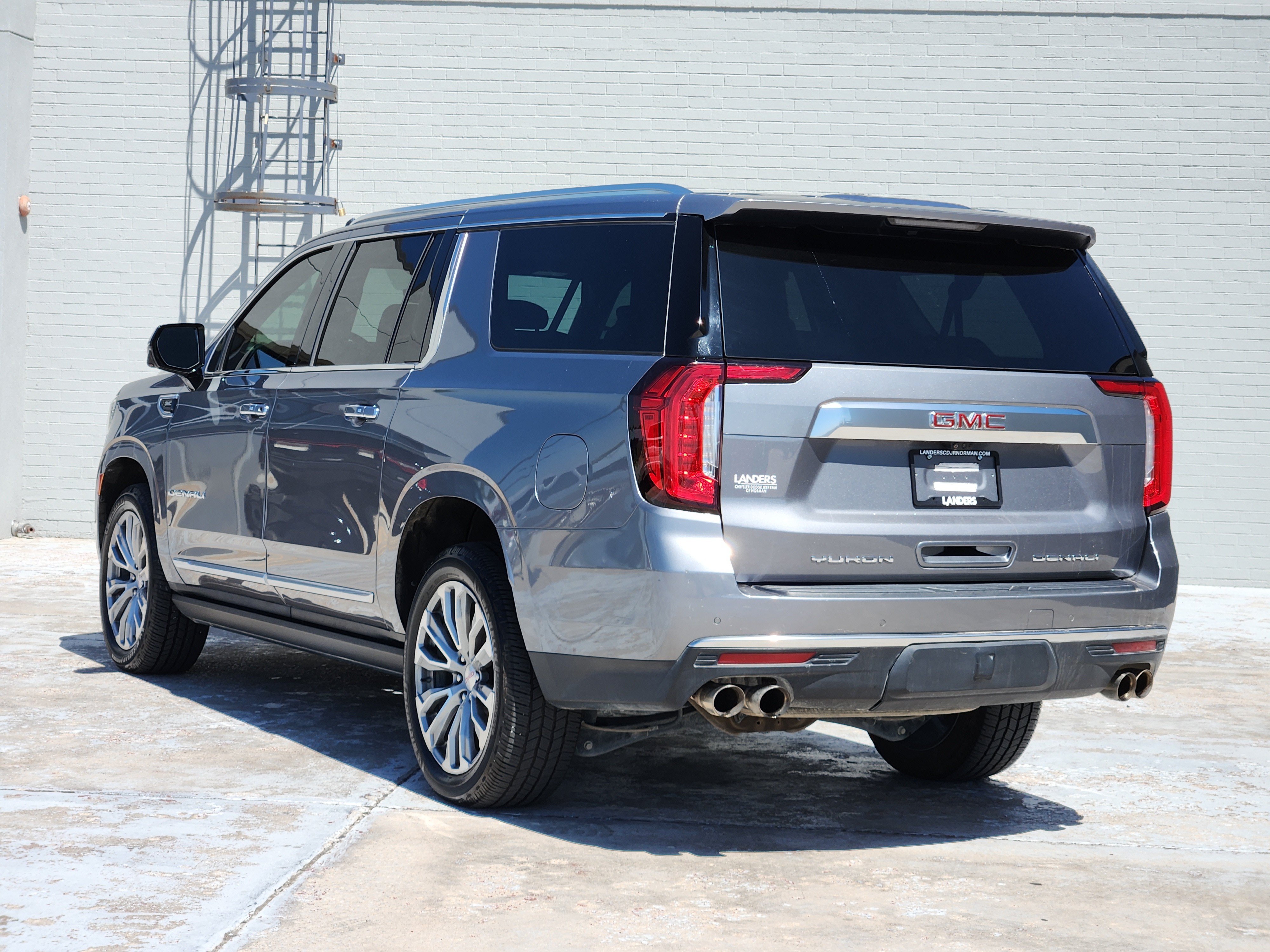 Used 2021 GMC Yukon XL Denali w/ Denali Premium Package AWD/4WD image 6