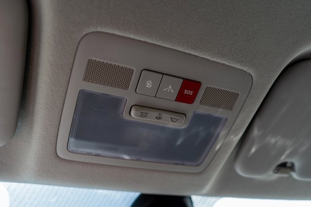 Used 2022 Hyundai Venue Limited image 35