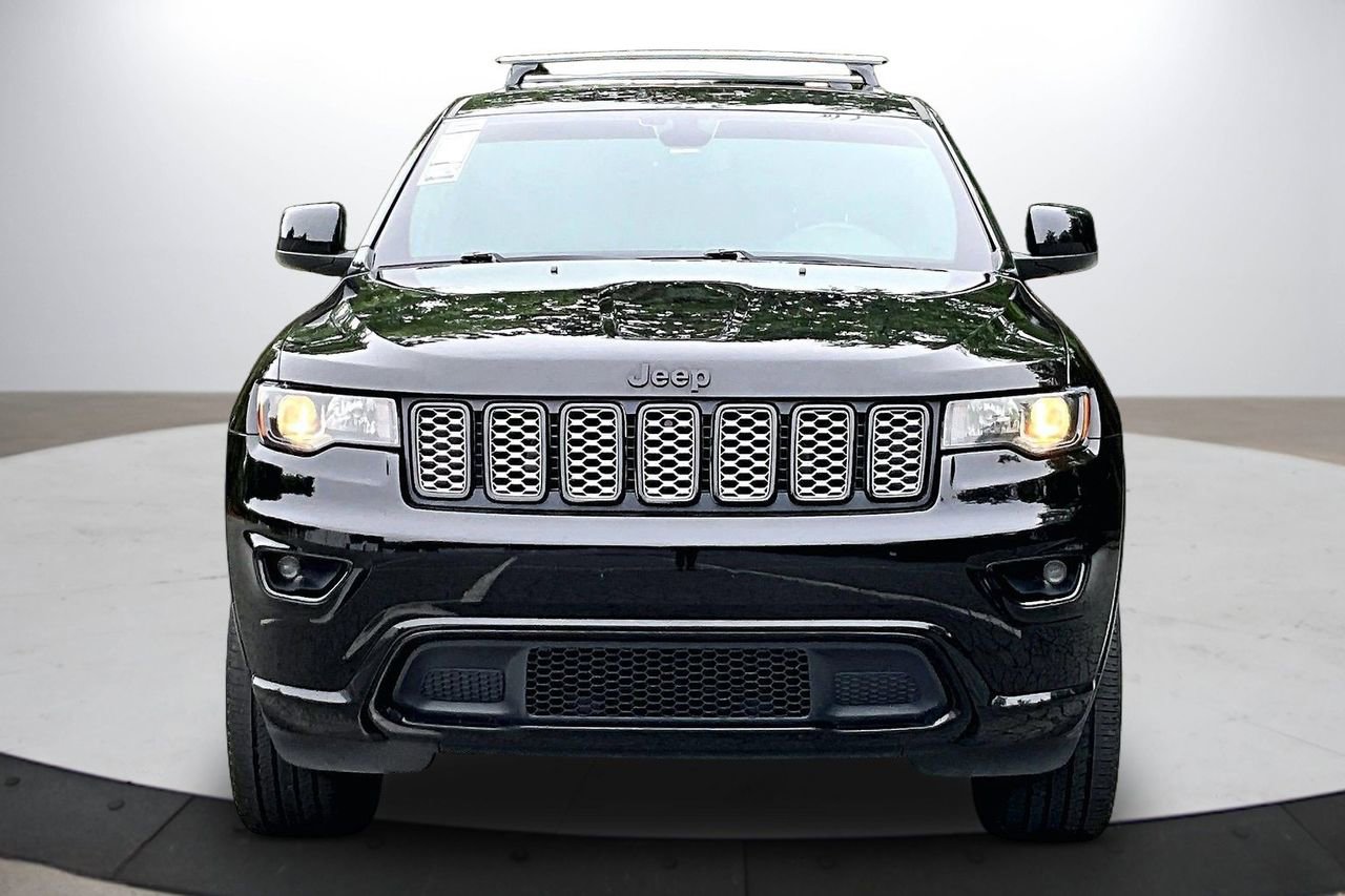 Used 2022 Jeep Grand Cherokee Laredo X AWD/4WD image 3