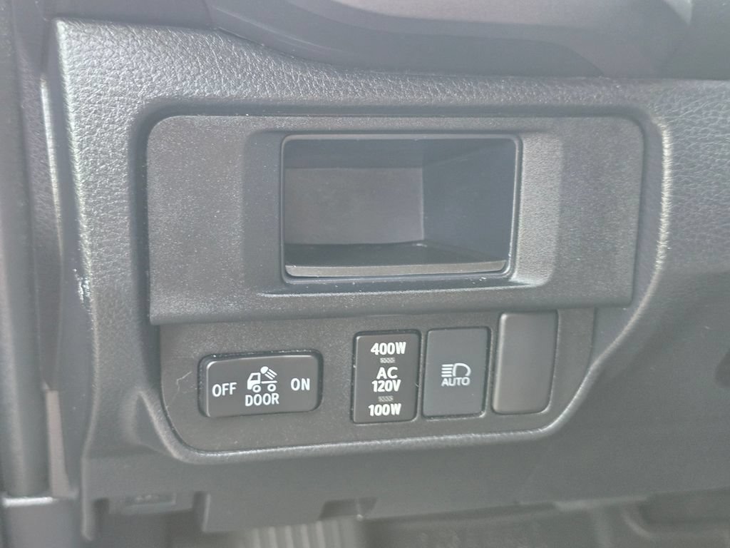 Used 2018 Toyota Tacoma TRD Off-Road AWD/4WD image 25