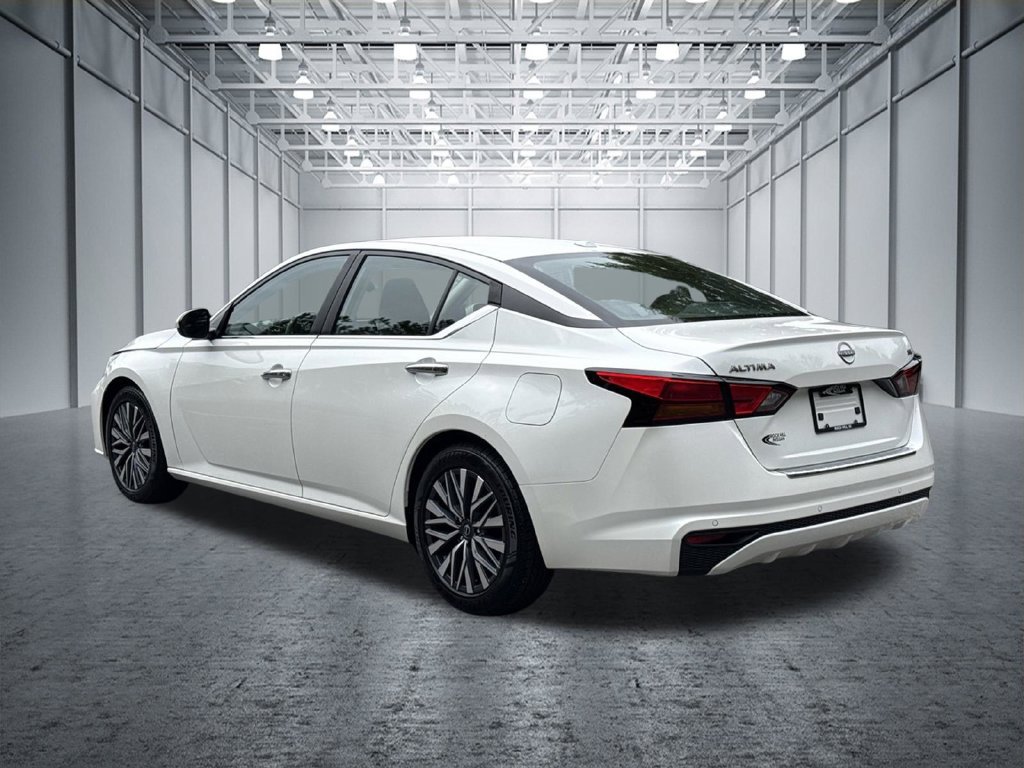 Used 2023 Nissan Altima 2.5 SV FWD image 5