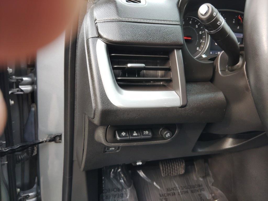 Used 2023 GMC Terrain SLT w/ Tech Package image 15