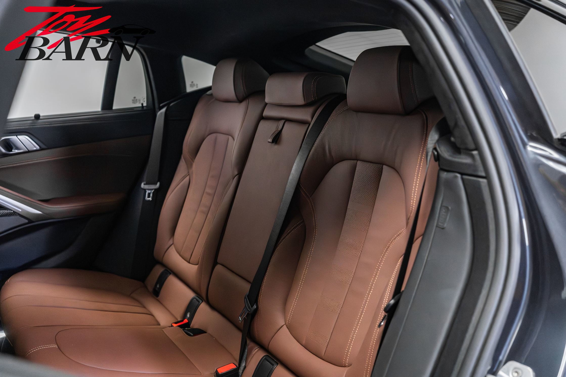 Used 2020 BMW X6 M50i w/ Executive Package image 46