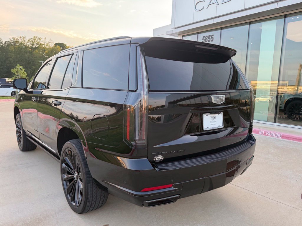 Used 2025 Cadillac Escalade Sport Platinum w/ LPO, ONYX Package AWD/4WD image 3