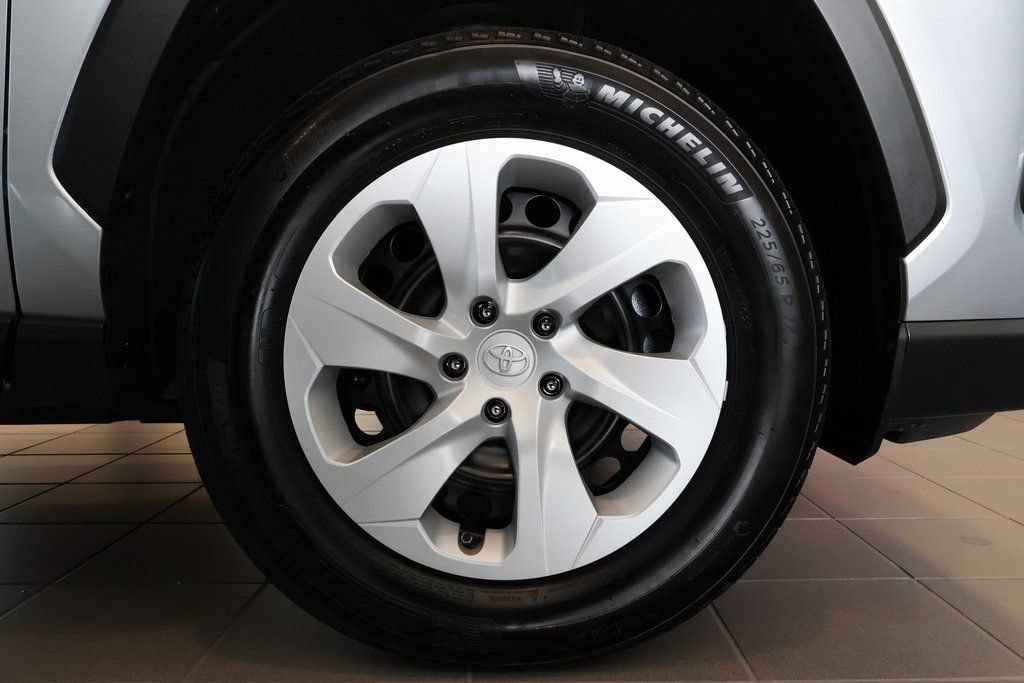 Used 2025 Toyota RAV4 LE AWD/4WD image 14