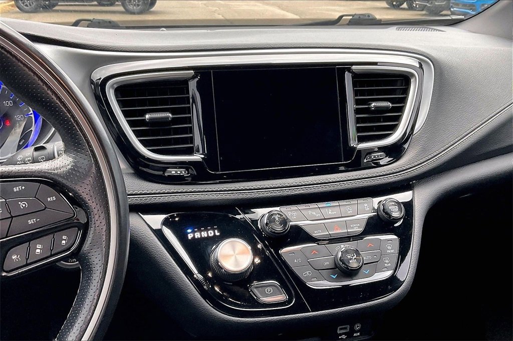 Used 2018 Chrysler Pacifica Limited w/ Advanced Safetytec Group image 6