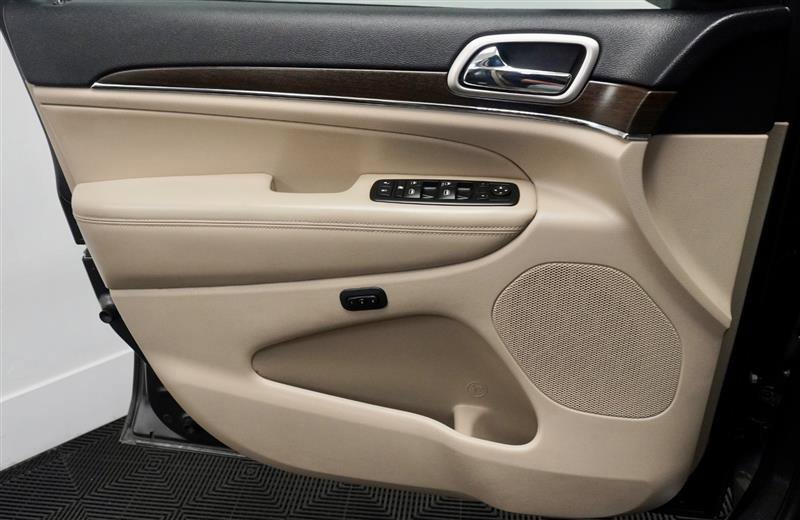 Used 2015 Jeep Grand Cherokee Limited w/ Luxury Group II image 35