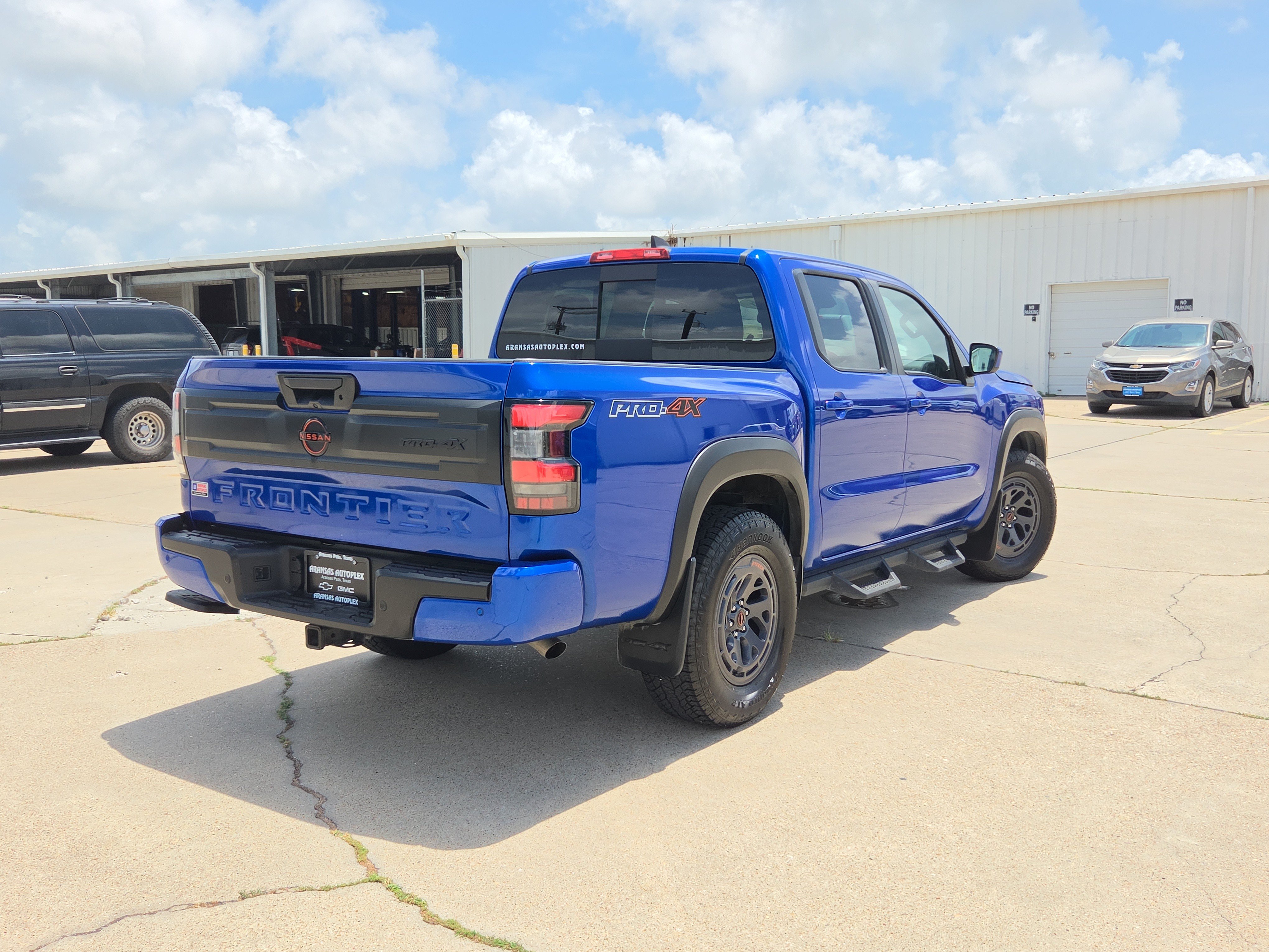 Used 2026 Nissan Frontier PRO-4X w/ Tow Package AWD/4WD image 5