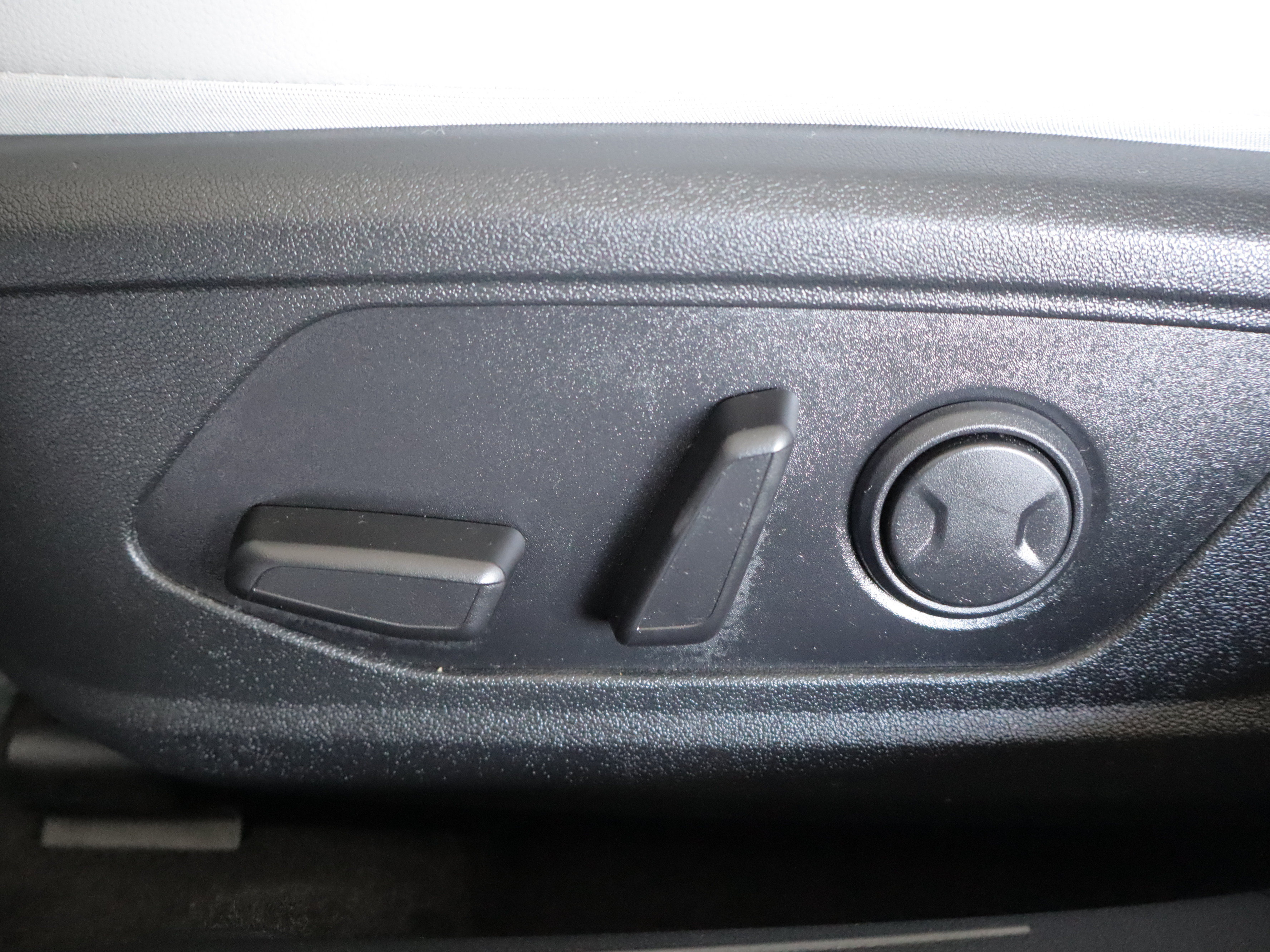 Used 2022 Hyundai Elantra Limited w/ Cargo Package FWD image 13