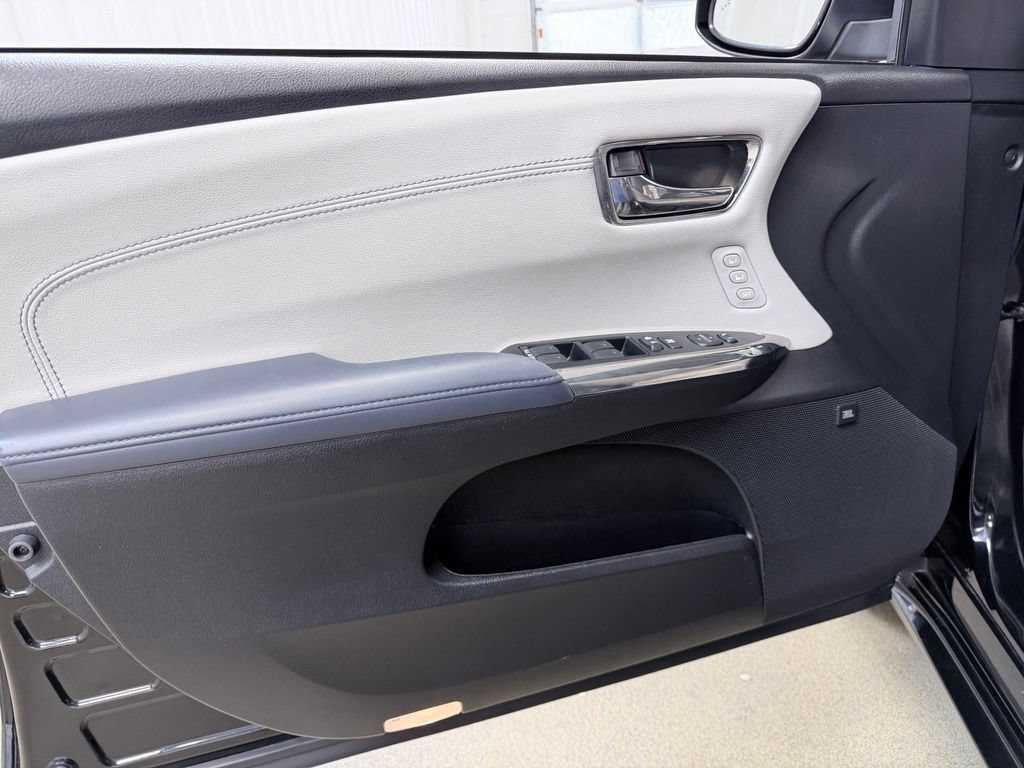 Used 2015 Toyota Avalon Limited FWD image 8