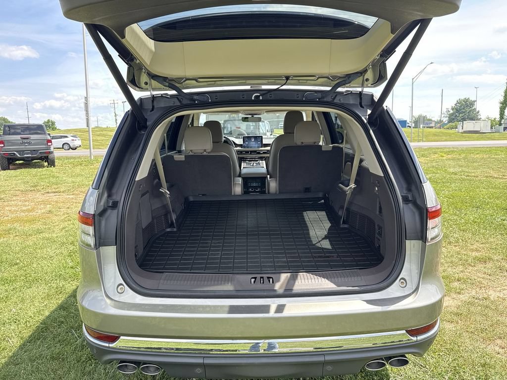Used 2023 Lincoln Aviator Reserve w/ Equipment Group 201A AWD/4WD image 17