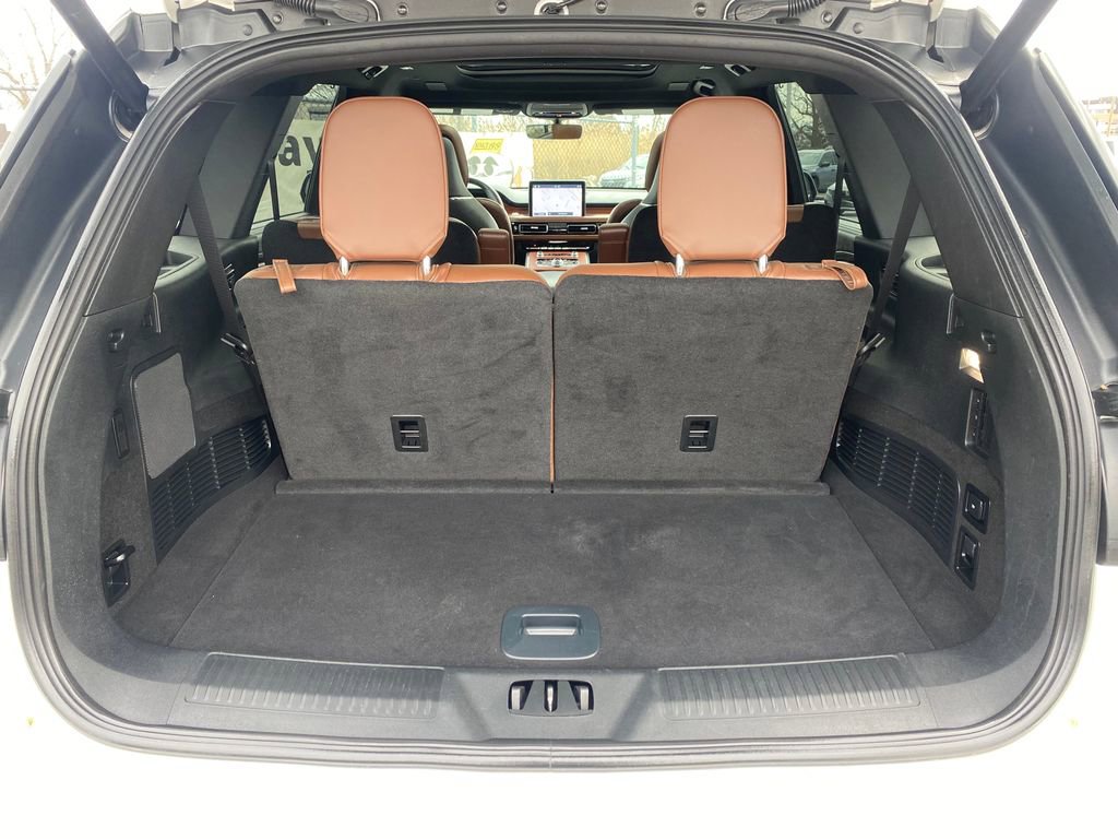 Used 2024 Lincoln Aviator Reserve w/ Equipment Group 201A image 4