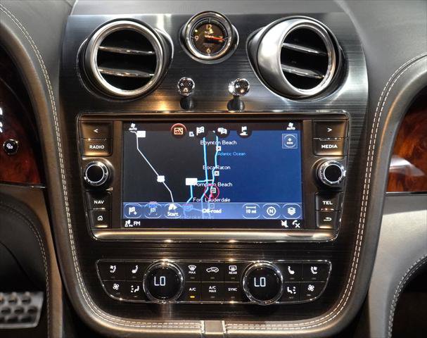 Used 2018 Bentley Bentayga AWD/4WD image 19