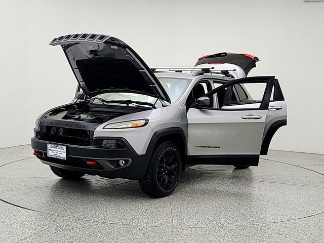 Used 2015 Jeep Cherokee Trailhawk w/ Cold Weather Group AWD/4WD image 9