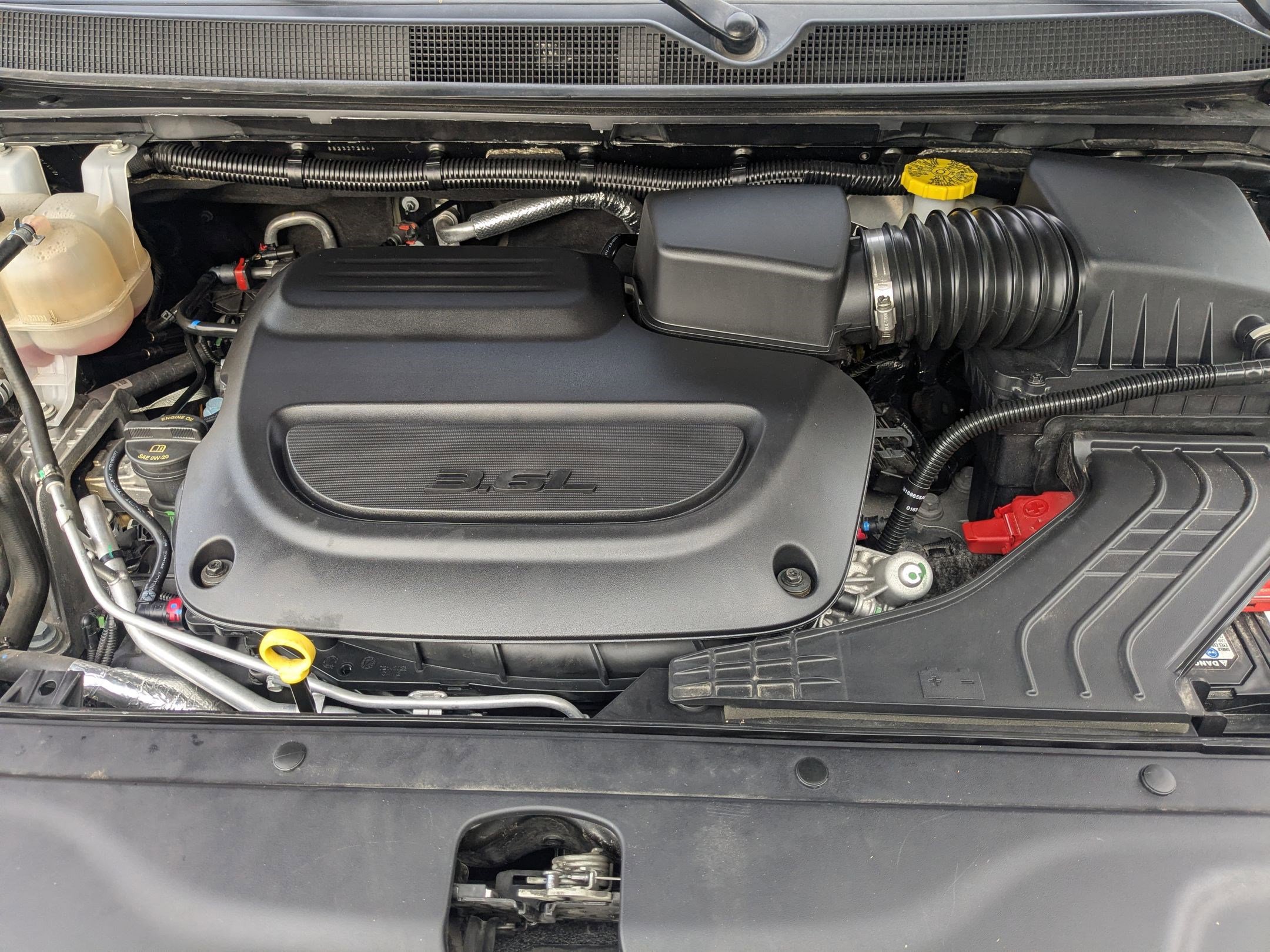 Used 2023 Chrysler Pacifica Limited w/ Uconnect Theater Family Group image 36