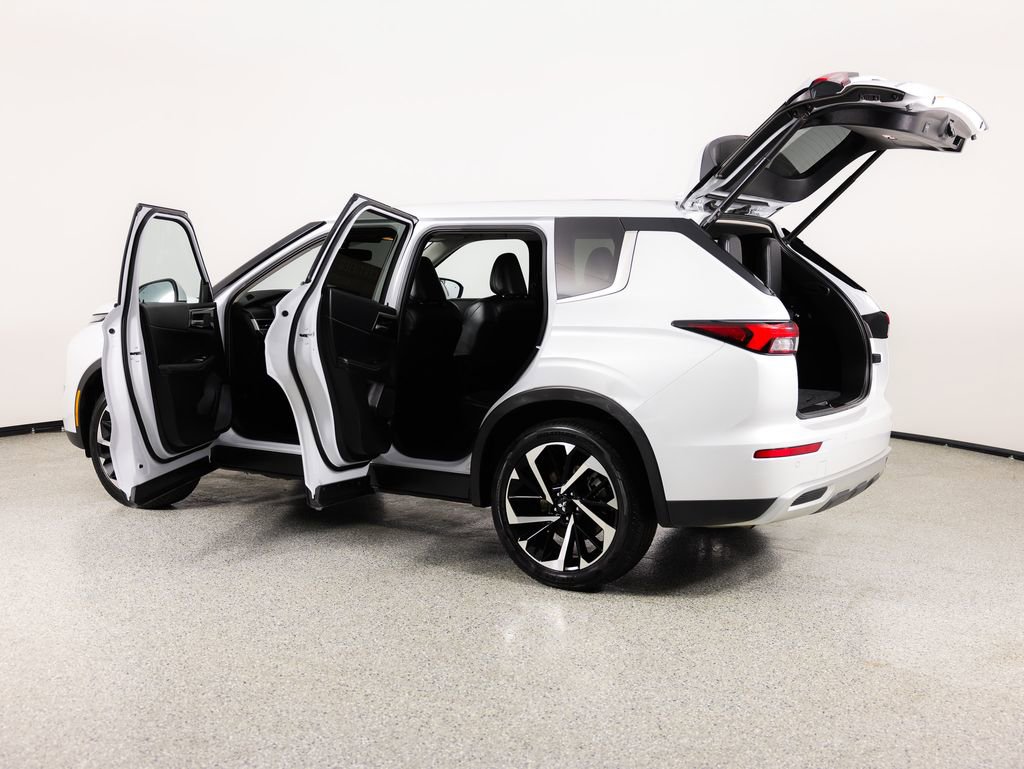 Used 2024 Mitsubishi Outlander SE image 13
