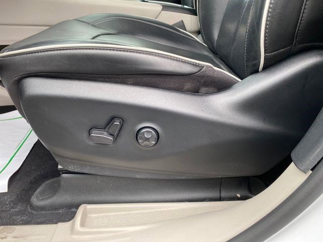 Certified 2024 Chrysler Pacifica Limited FWD image 13