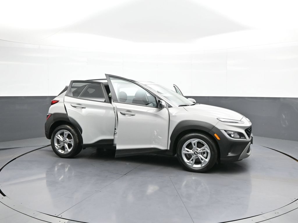 Certified 2022 Hyundai Kona SEL w/ Convenience Package AWD/4WD image 43