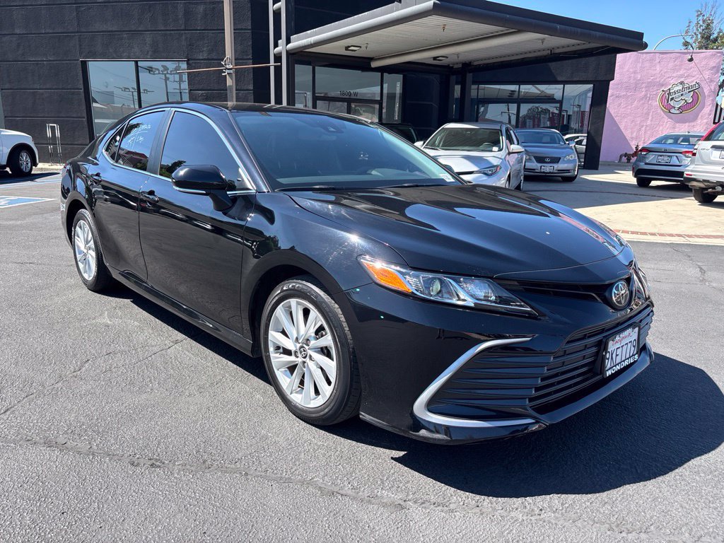 Used 2024 Toyota Camry LE w/ Convenience Package FWD image 2