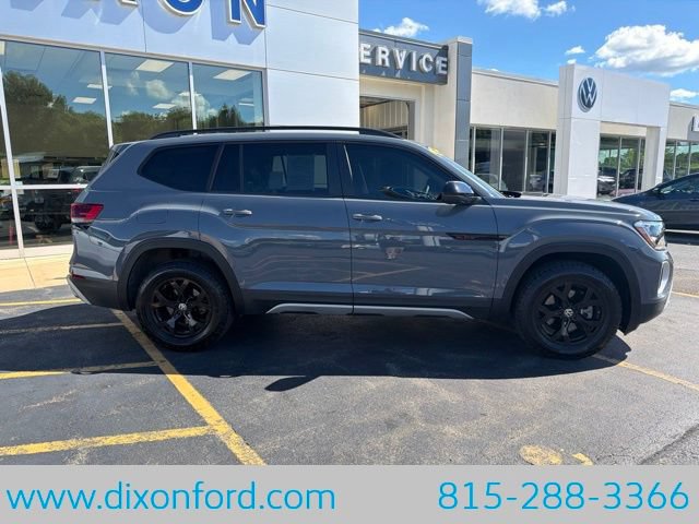 Used 2025 Volkswagen Atlas Peak Edition SE AWD/4WD image 9