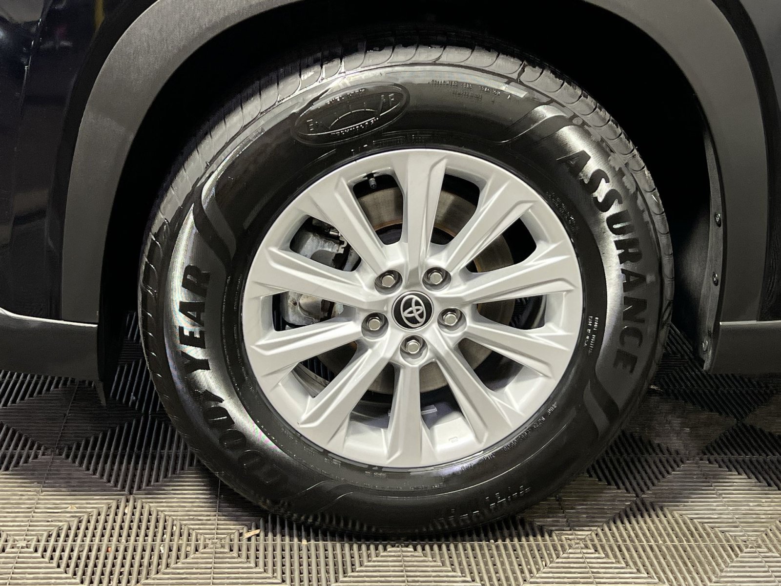 Used 2025 Toyota Grand Highlander AWD image 8