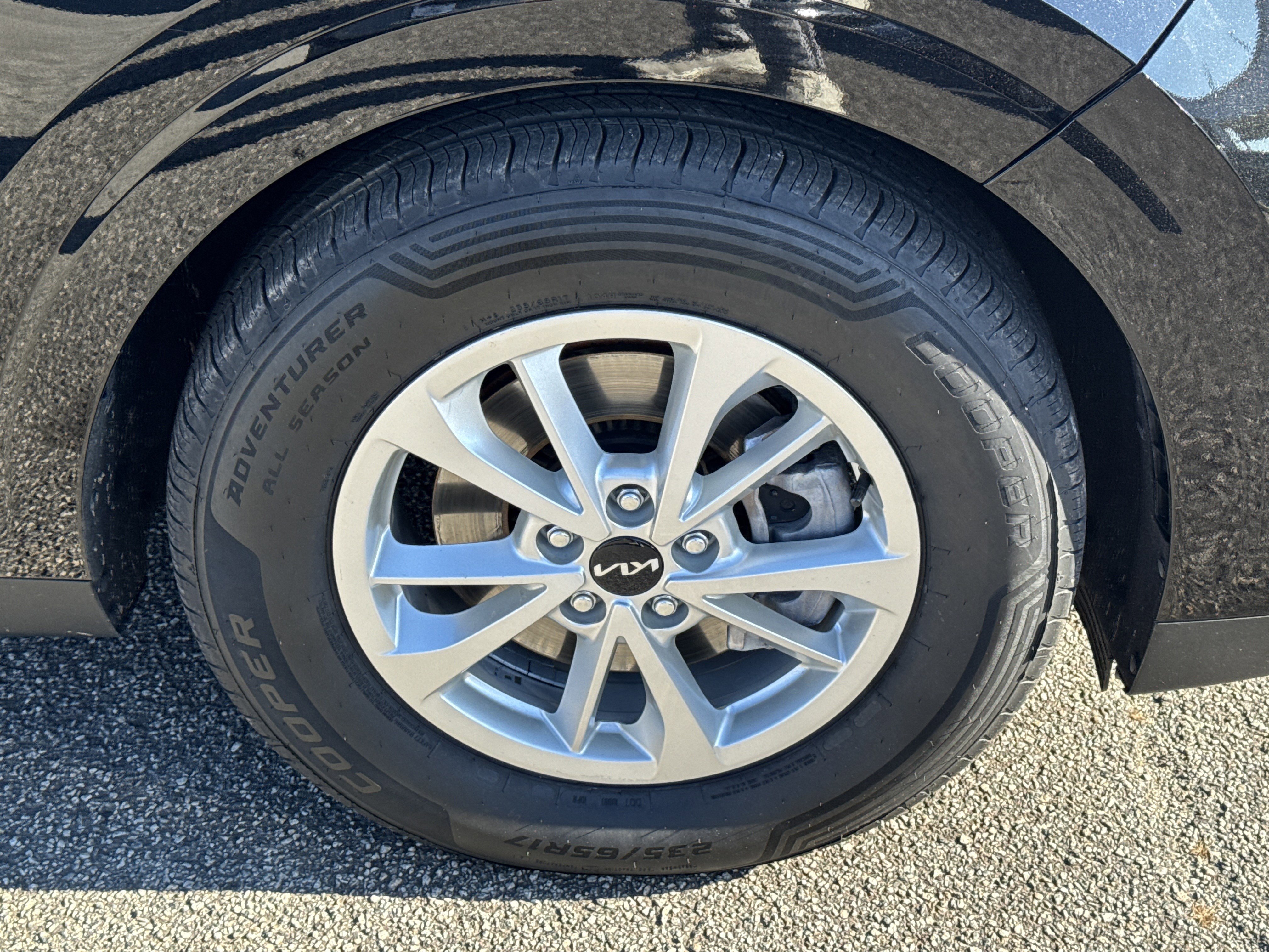 Used 2023 Kia Carnival LX image 12