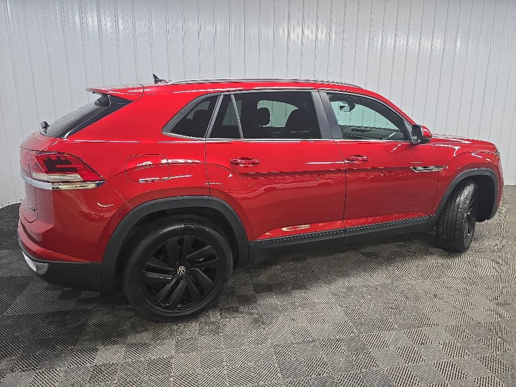 Used 2022 Volkswagen Atlas Cross Sport SE w/ Black Wheel Package AWD/4WD image 3