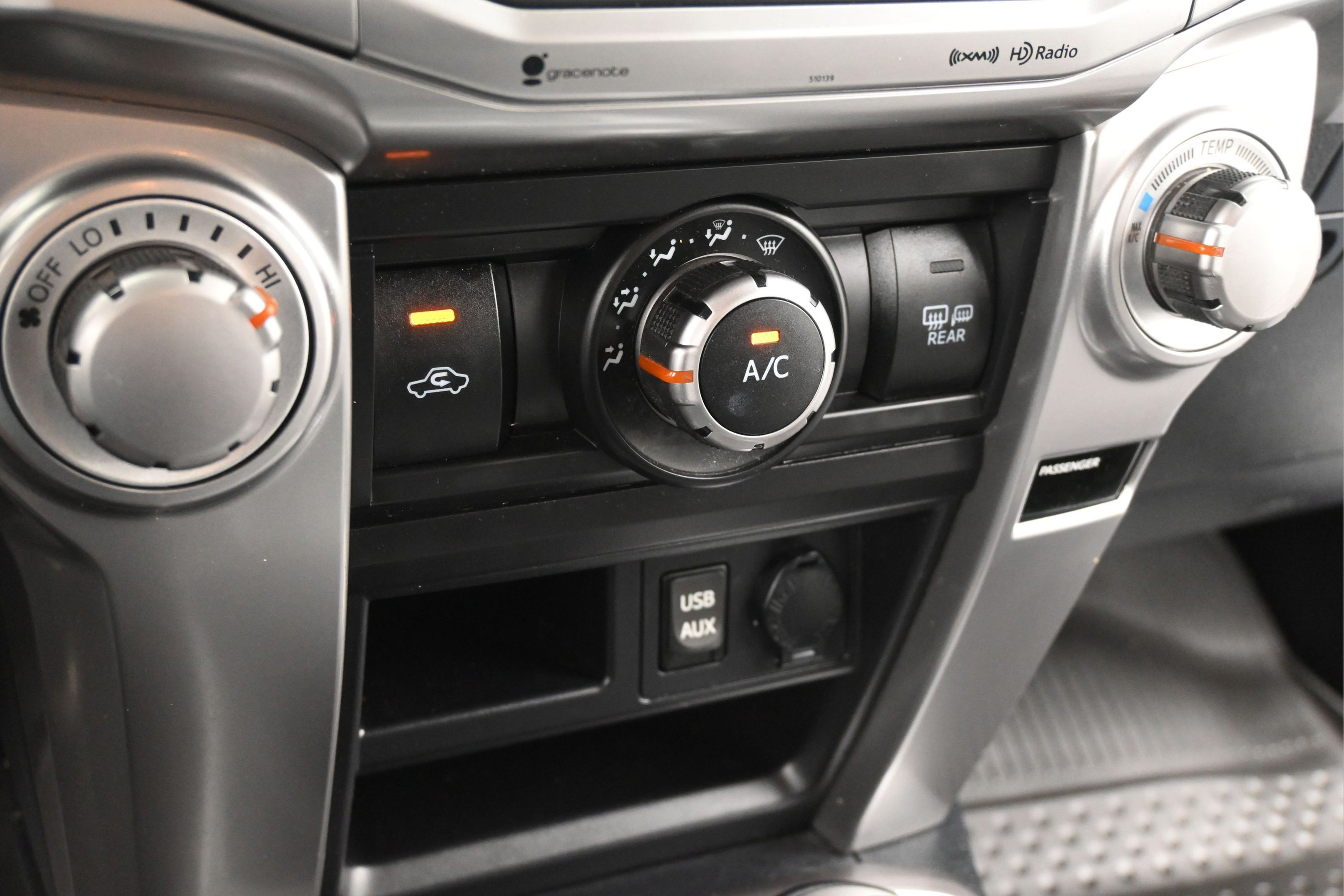 Used 2018 Toyota 4Runner SR5 AWD/4WD image 19
