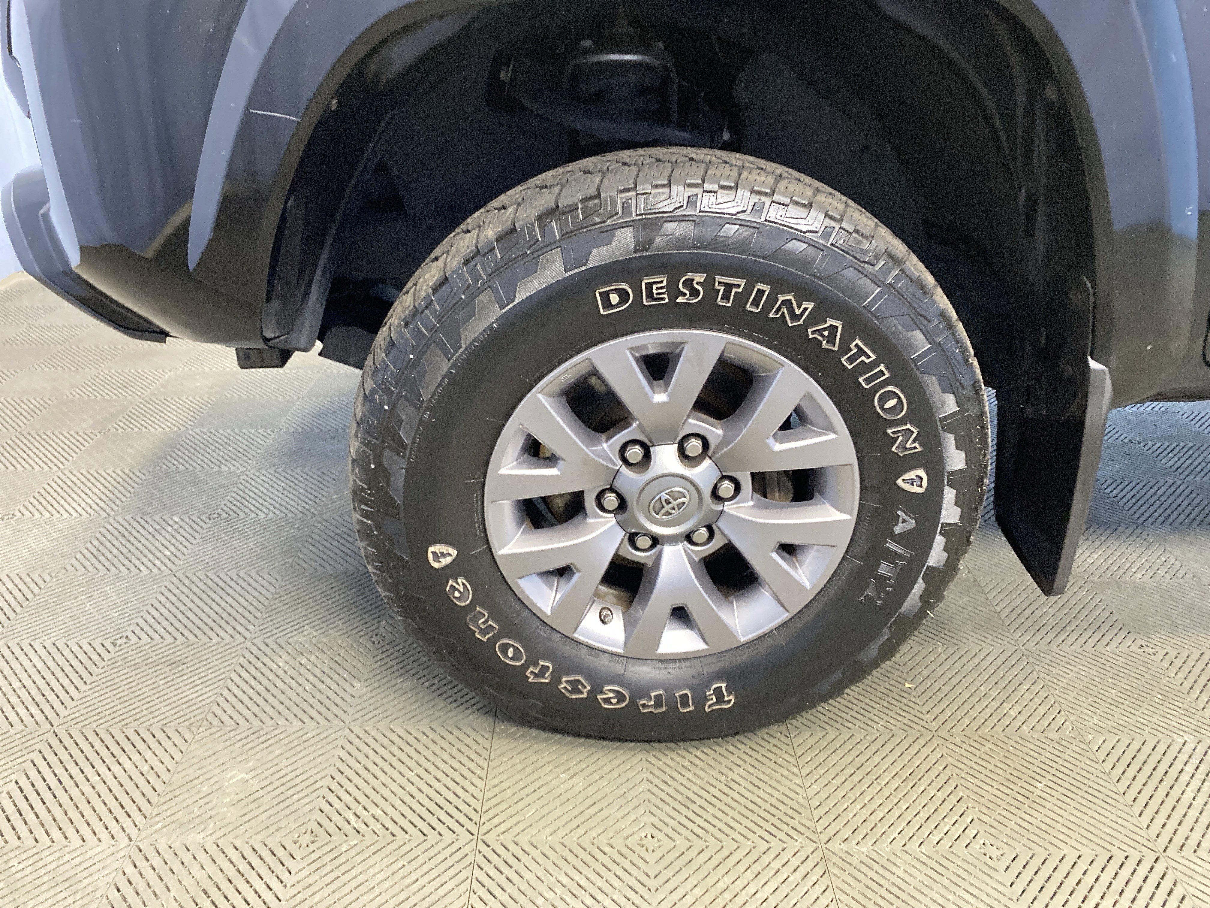 Used 2017 Toyota Tacoma 4x4 Access Cab image 40