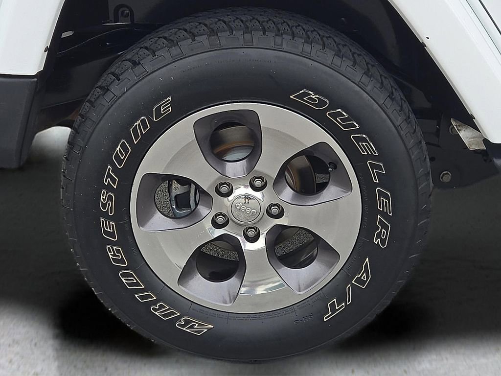 Used 2018 Jeep Wrangler Unlimited Sahara w/ Connectivity Group image 8