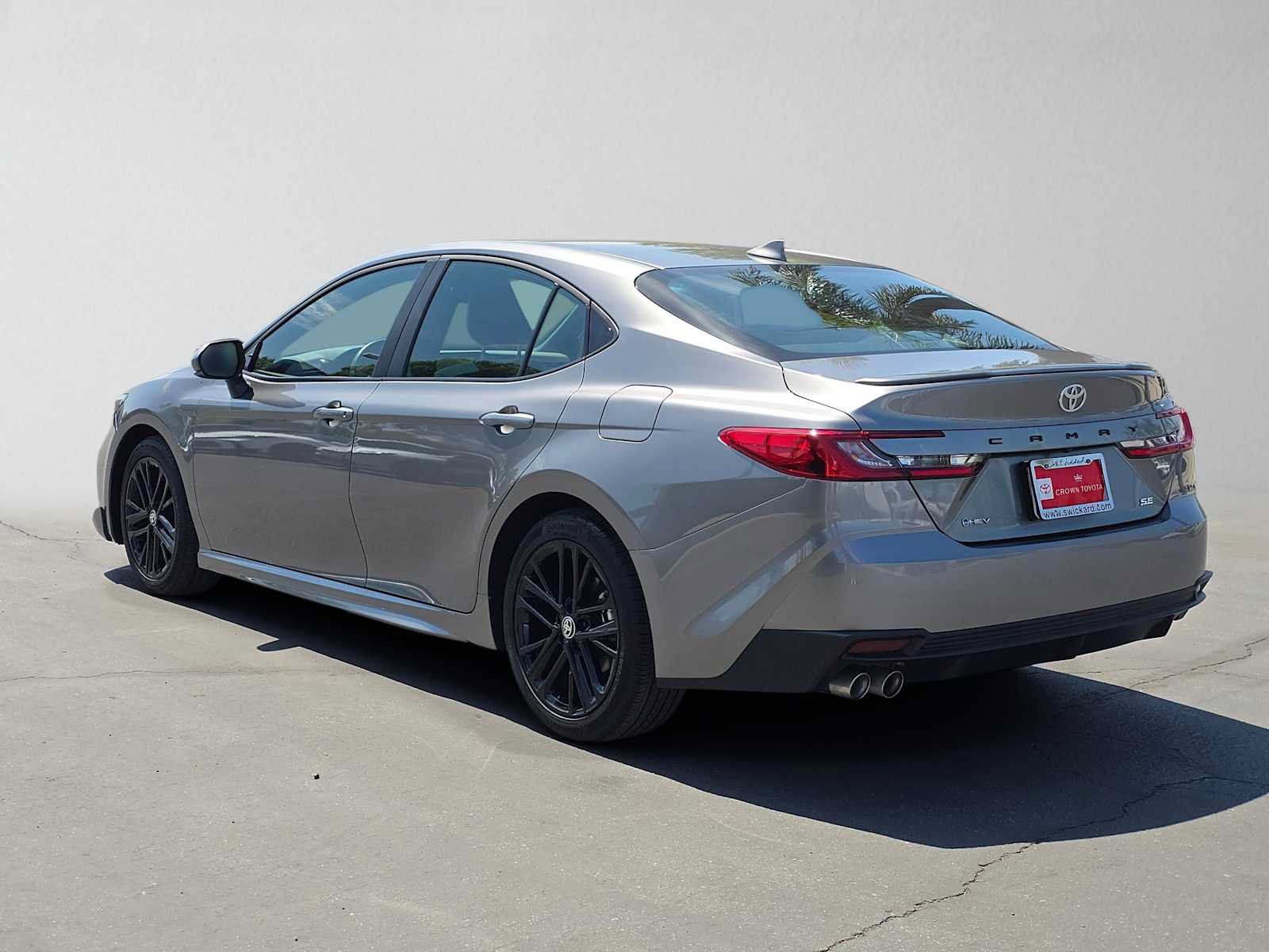 Used 2026 Toyota Camry SE FWD image 5