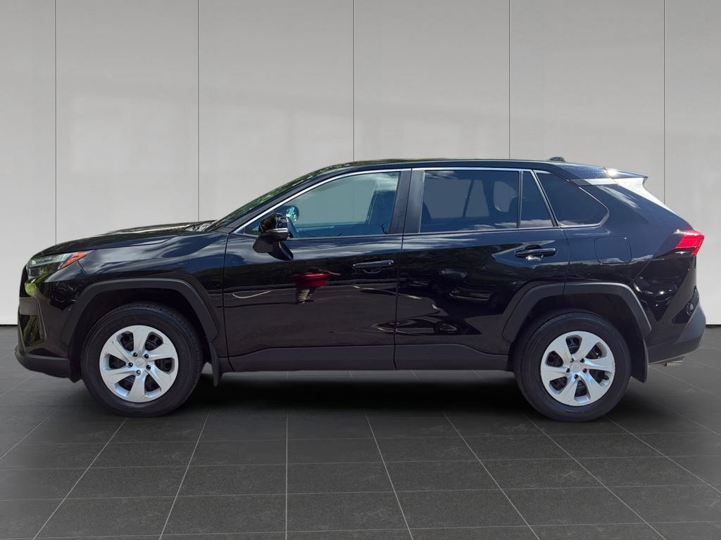 Used 2025 Toyota RAV4 LE AWD/4WD image 2